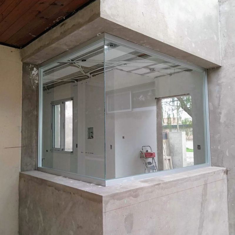 Obra en Funes, línea A30 anodizado natural